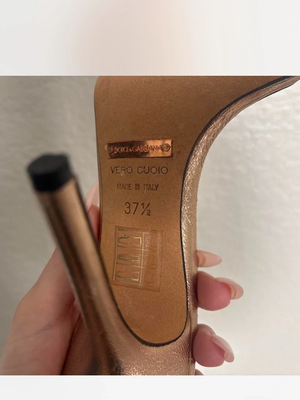 Dolce & Gabbana rose gold